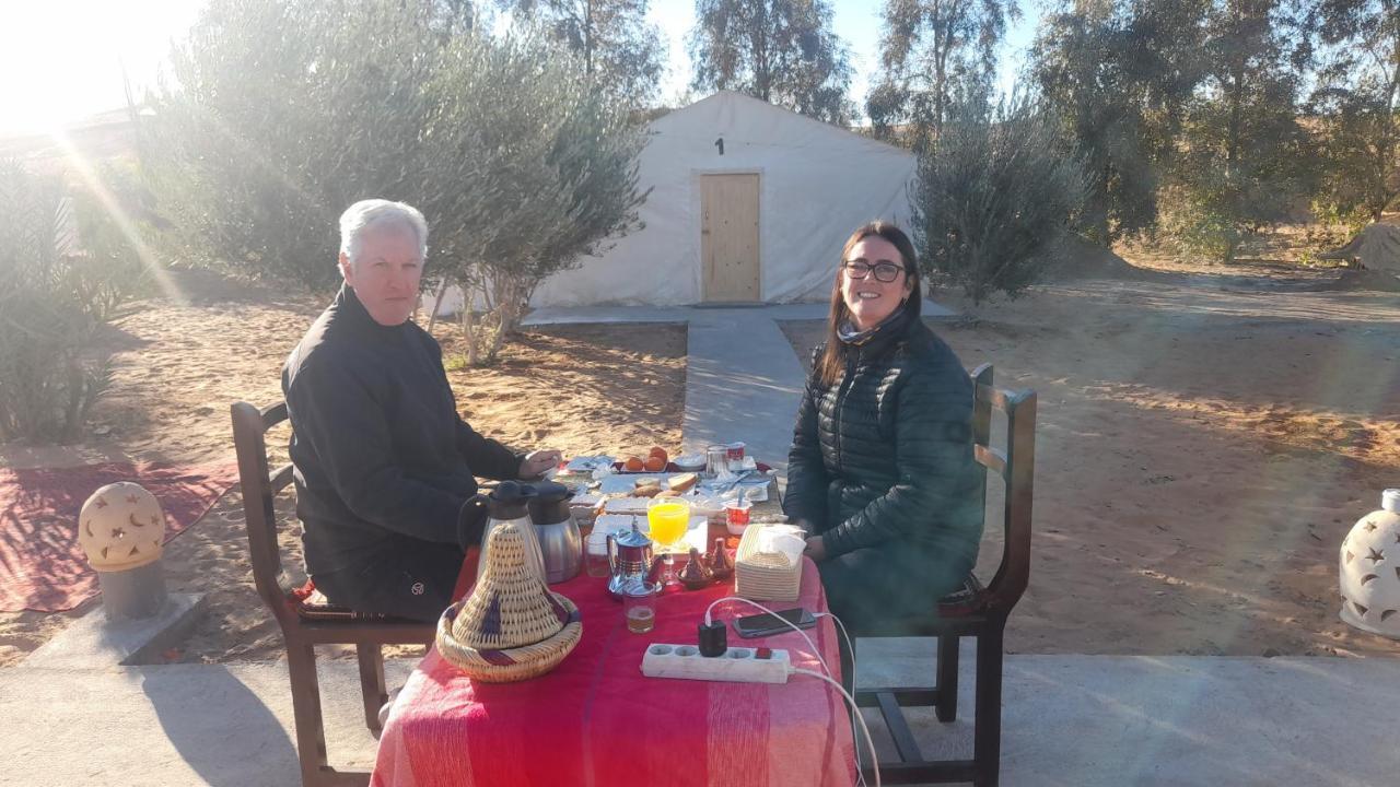 מרזאוגה Luxury Trek Desert Camp מראה חיצוני תמונה