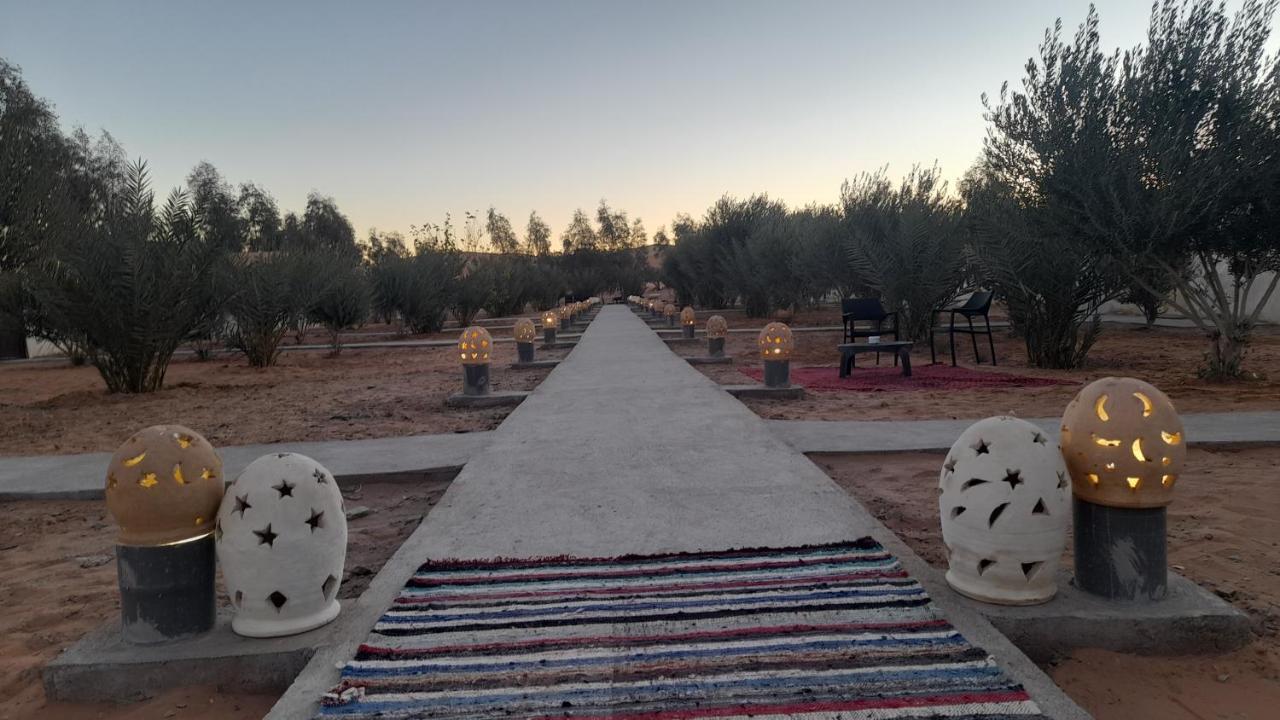מרזאוגה Luxury Trek Desert Camp מראה חיצוני תמונה