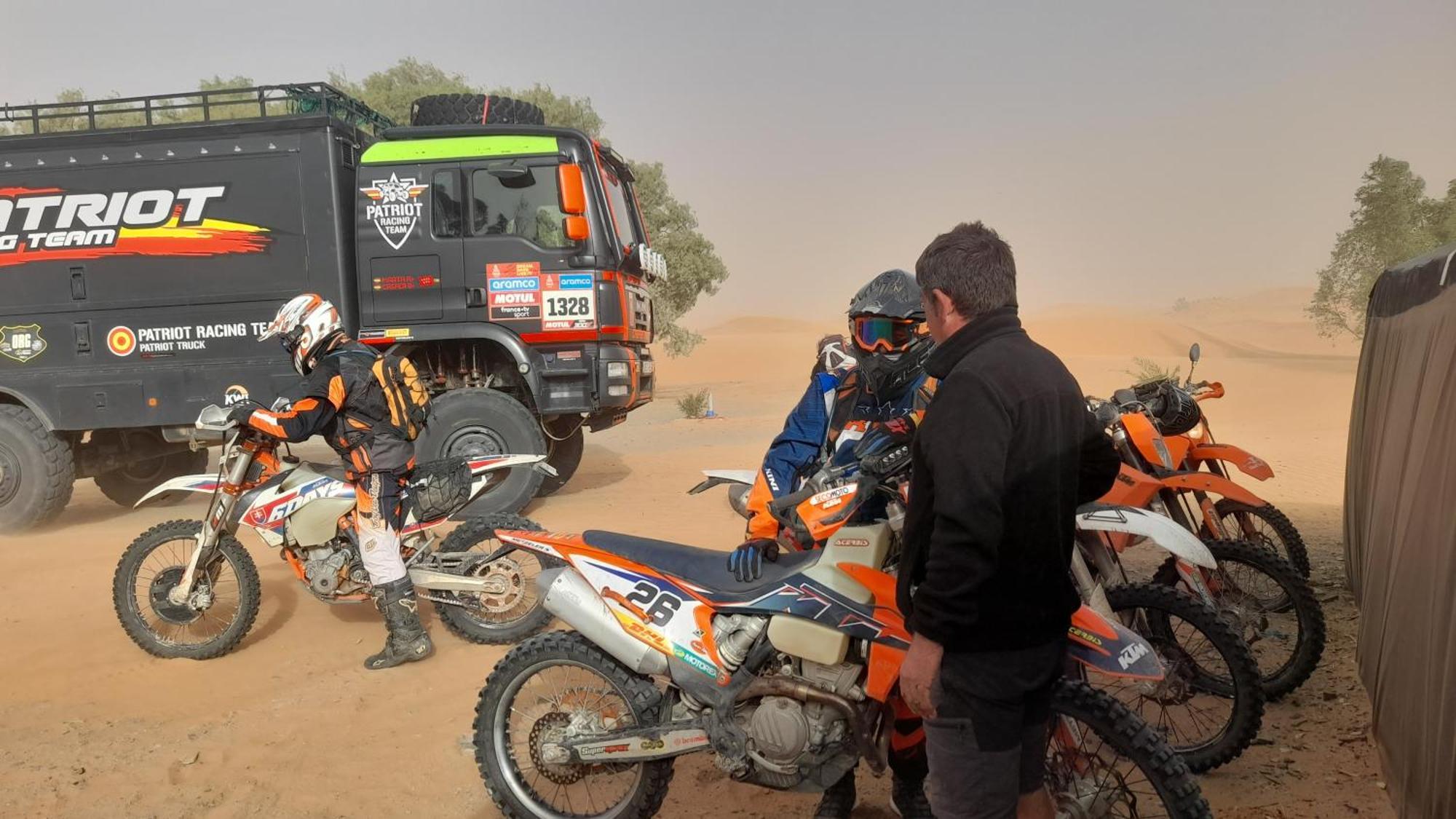 מרזאוגה Luxury Trek Desert Camp מראה חיצוני תמונה