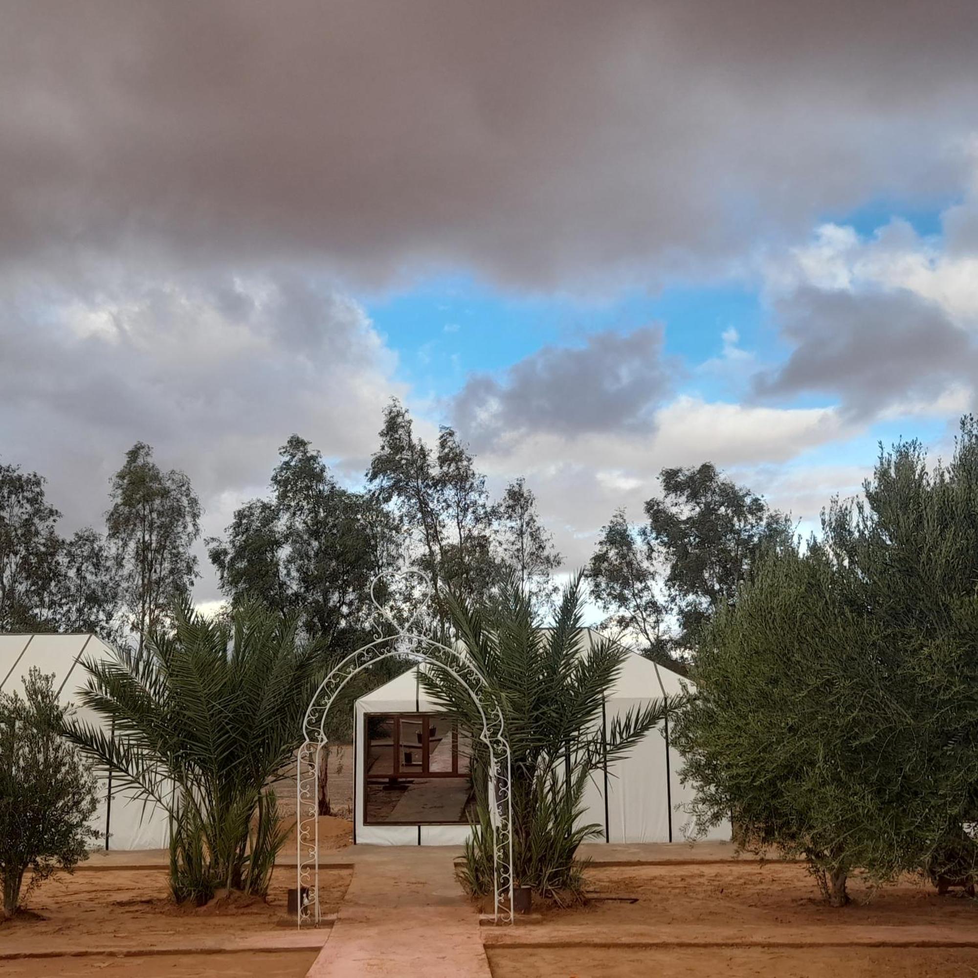 מרזאוגה Luxury Trek Desert Camp מראה חיצוני תמונה