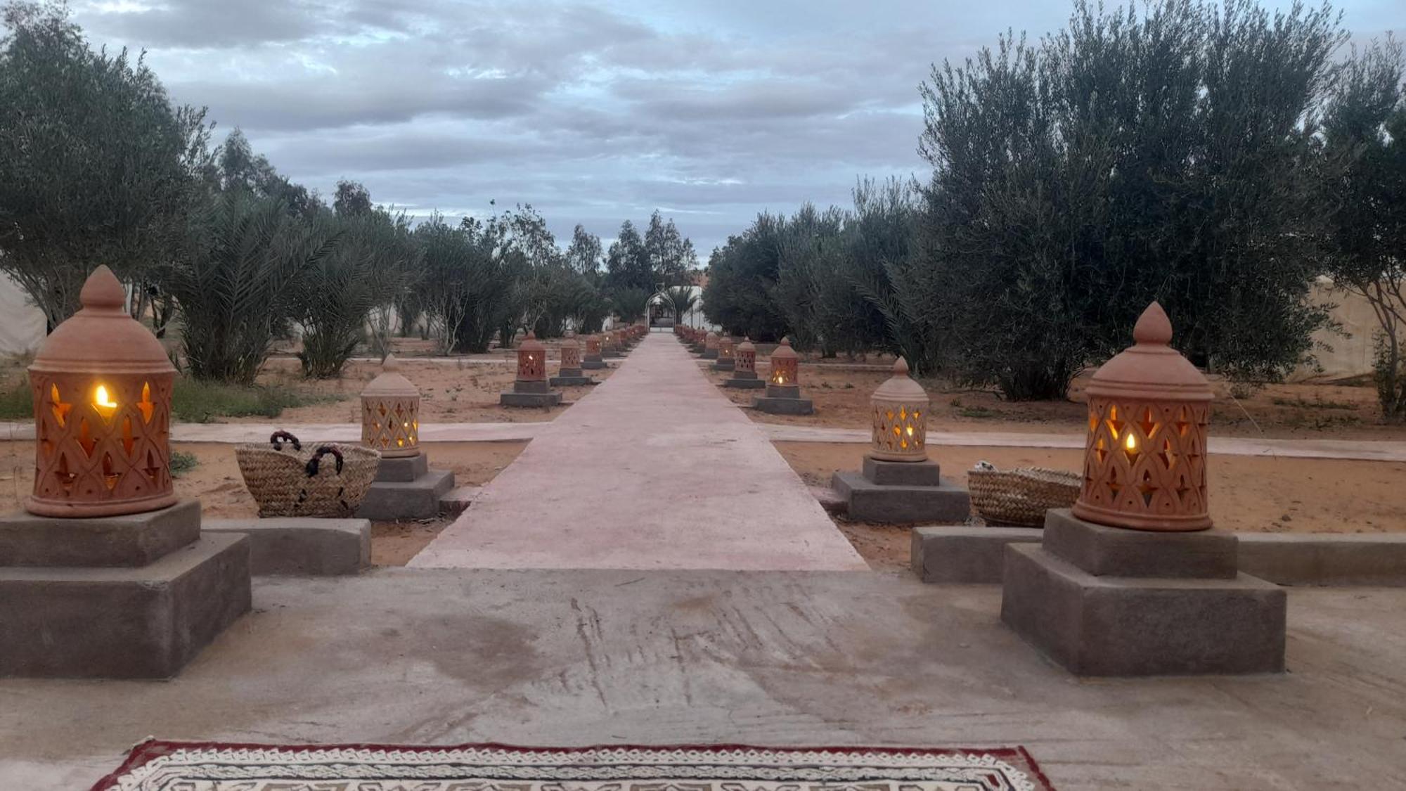 מרזאוגה Luxury Trek Desert Camp מראה חיצוני תמונה